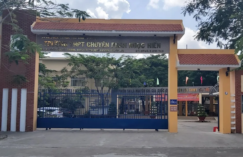 Trường THPT chuyên Phan Ngọc Hiển