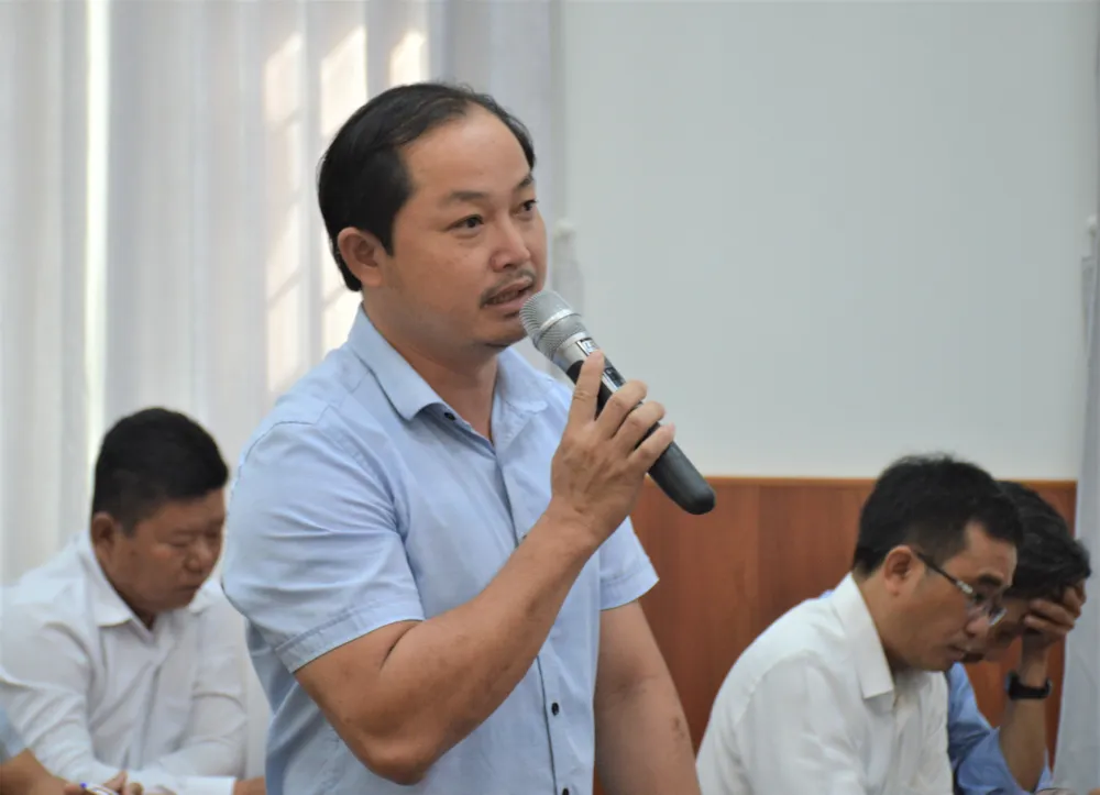 Nông dân đặt câu hỏi với Chủ tịch UBND tỉnh Bạc Liêu.