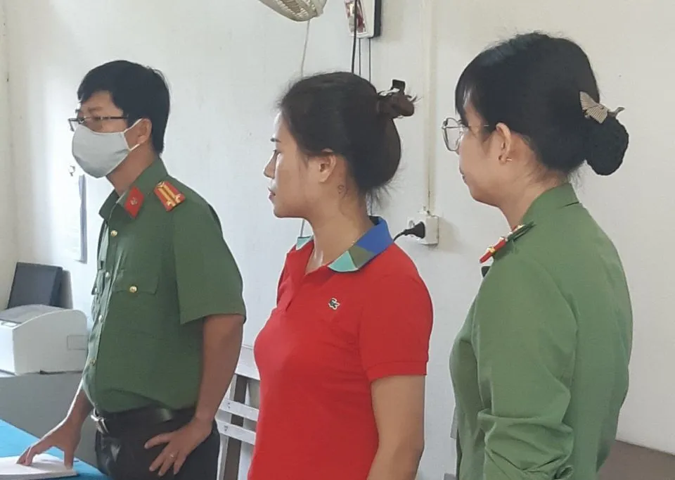 Đối tượng Lương Thị Hải tại cơ quan công an.