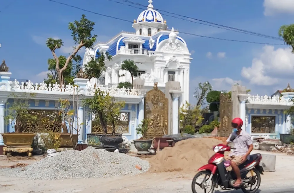 Biệt thự “đẹp nhất Cà Mau” xây trên đất nuôi trồng thủy sản Biệt thự “đẹp nhất Cà Mau” xây trên đất nuôi trồng thủy sản