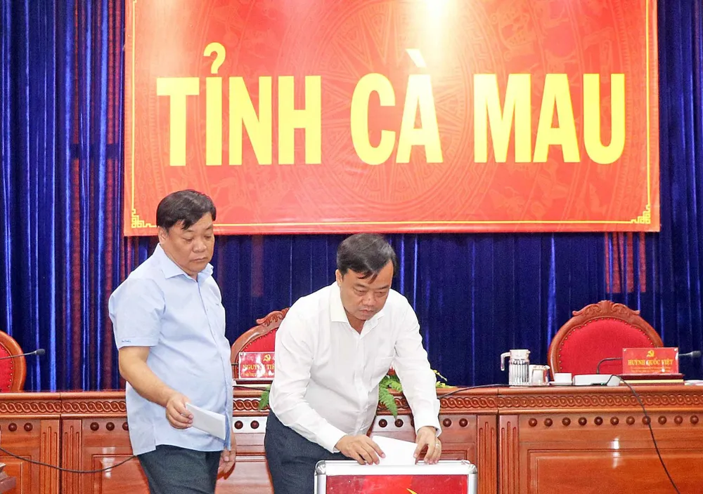 Bỏ phiếu giới thiệu nhân sự quy hoạch Ban Chấp hành Trung ương Đảng khóa XIV