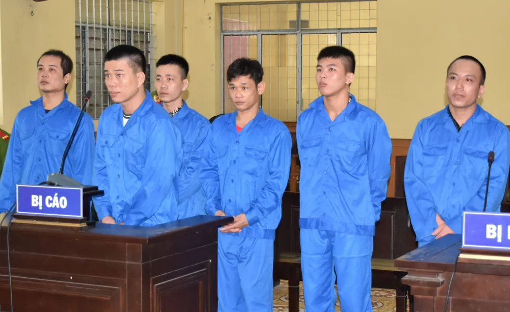 Các bị cáo tại phiên tòa sơ thẩm. Ảnh: MỸ PHA Các bị cáo tại phiên tòa sơ thẩm. Ảnh: MỸ PHA