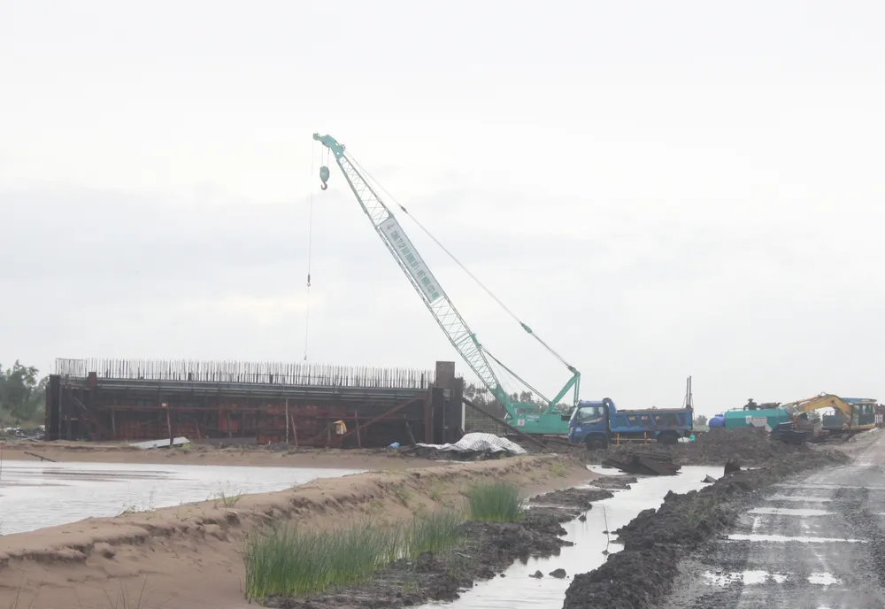 Cao tốc đoạn Hậu Giang – Cà Mau thi công chậm do thiếu cát Cao tốc đoạn Hậu Giang – Cà Mau thi công chậm do thiếu cát