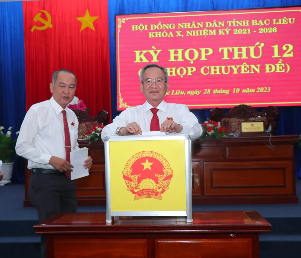 Bỏ phiếu tín nhiệm những người giữ chức vụ do HĐND tỉnh Bạc Liêu bầu Bỏ phiếu tín nhiệm những người giữ chức vụ do HĐND tỉnh Bạc Liêu bầu