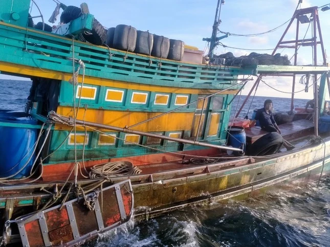 Liên quan đến vụ 3 tàu cá tỉnh Kiên Giang bị tấn công trên vùng biển Cà Mau ngày 8-11-2023, Cơ quan CSĐT Công an tỉnh Cà Mau đã khởi tố vụ án “Cố ý gây thương tích” vào ngày 22-2 tau-ca-bi-tan-cong-3599.jpg