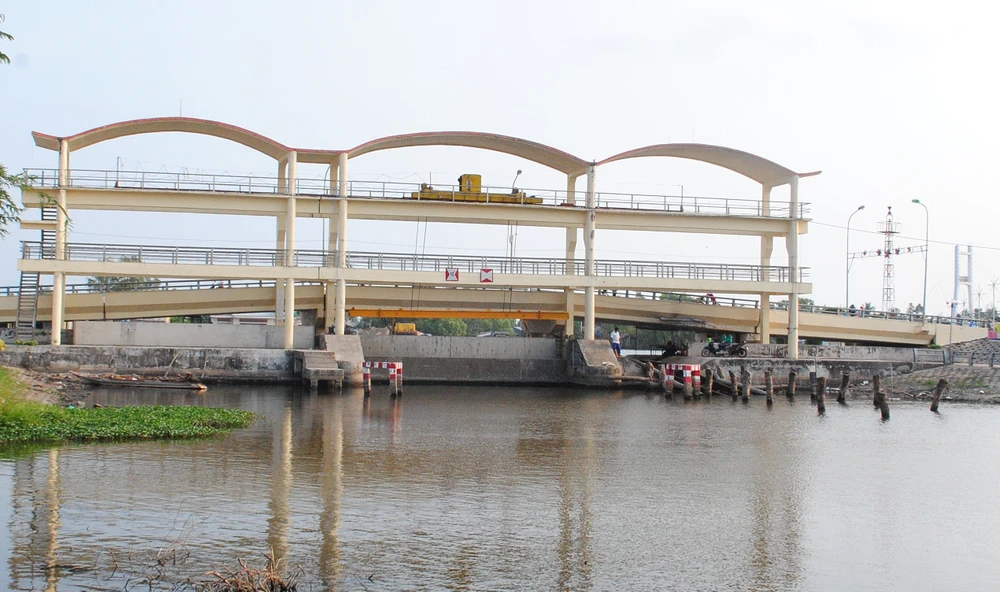 Tuỳ vùng sản xuất, Trung tâm Quản lý khai thác công trình thuỷ lợi vận hành hệ thống cống thuỷ lợi phù hợp Cong rạch rang 1.jpg