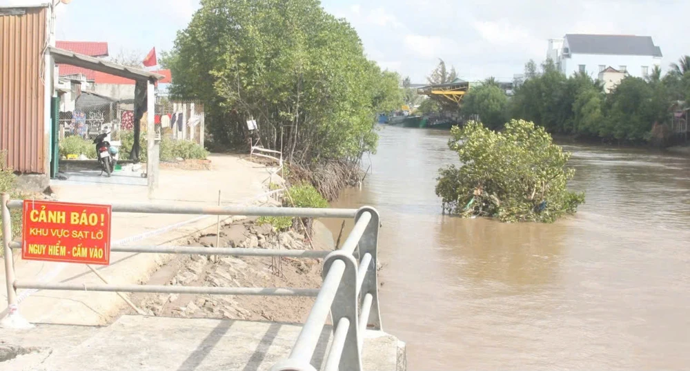 Khu vực bị sạt lở 9ed70dce318a81d4d89b.jpg