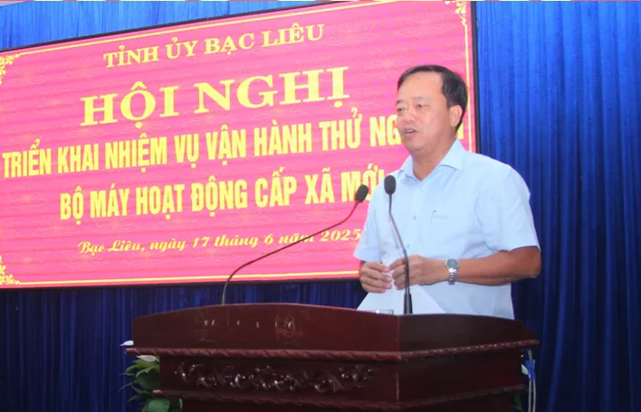 Phó Bí thư Thường trực Tỉnh ủy Bạc Liêu Huỳnh Quốc Việt phát biểu tại hội nghị. ẢNH: T.T. ANH.jpg