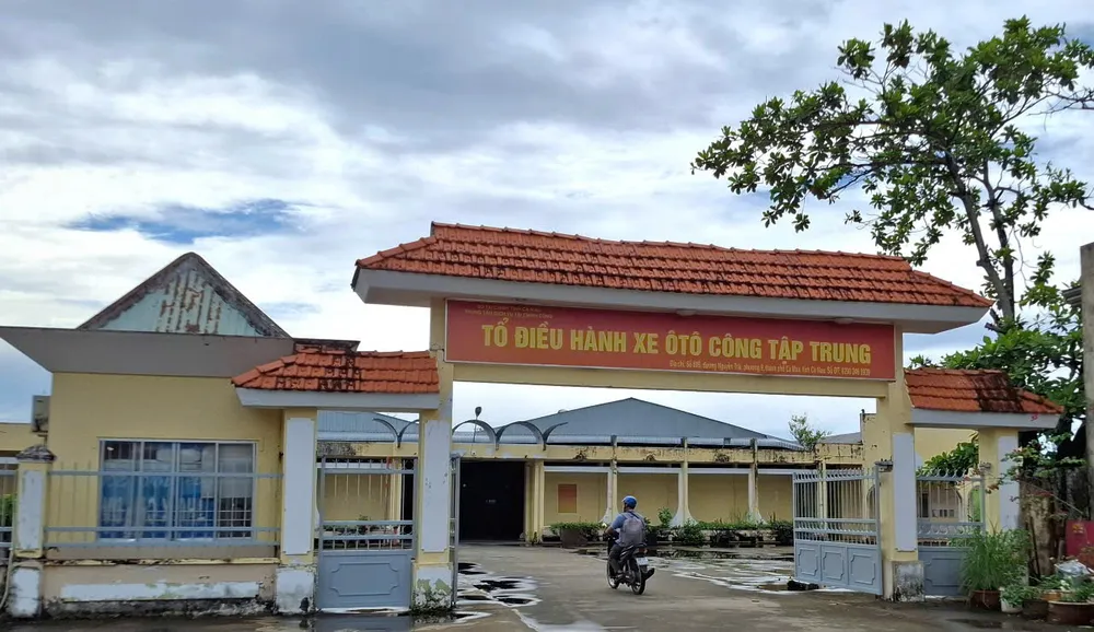 Trung tâm xe công của tỉnh Cà Mau sẽ được cải tạo lại để bố trí chỗ ở cho cán bộ từ Bạc Liêu về Cà Mau làm việc. Ảnh: TẤN THÁI 5a17fd94315c8602df4d.jpg