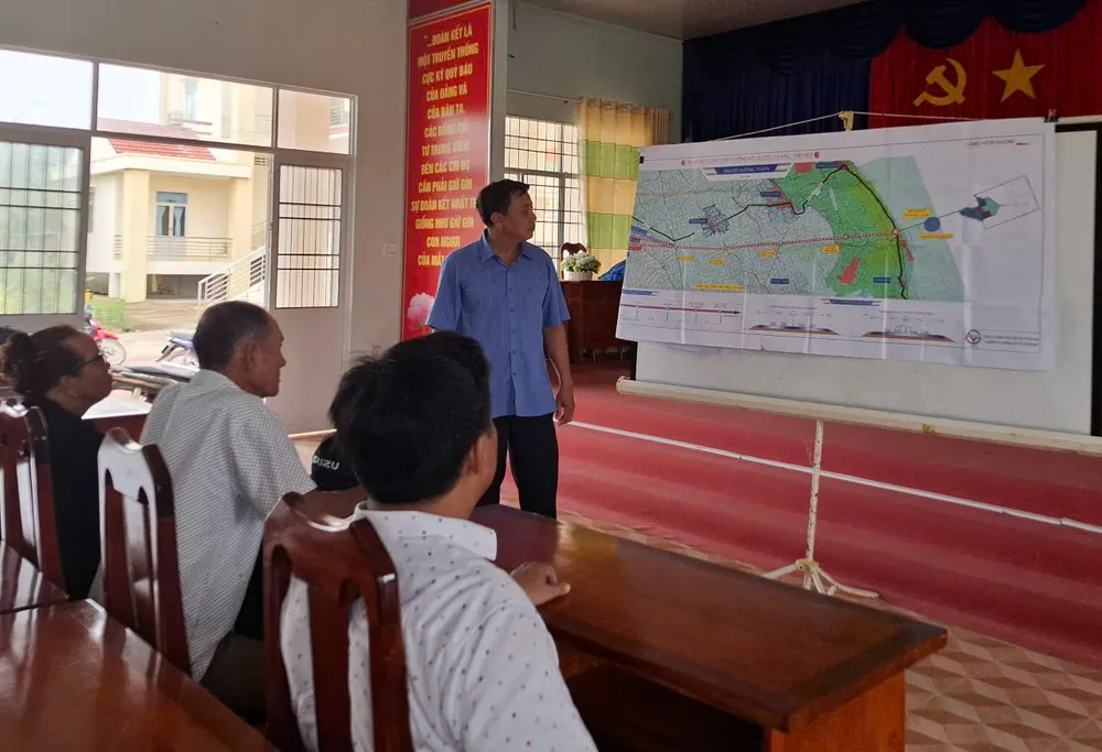 Chính quyền địa phương họp dân triển khai thông tin dự án, công tác giải phóng mặt bằng tuyến cao tốc Cà Mau – Đất Mũi 85e9ec2d8524337a6a35.jpg