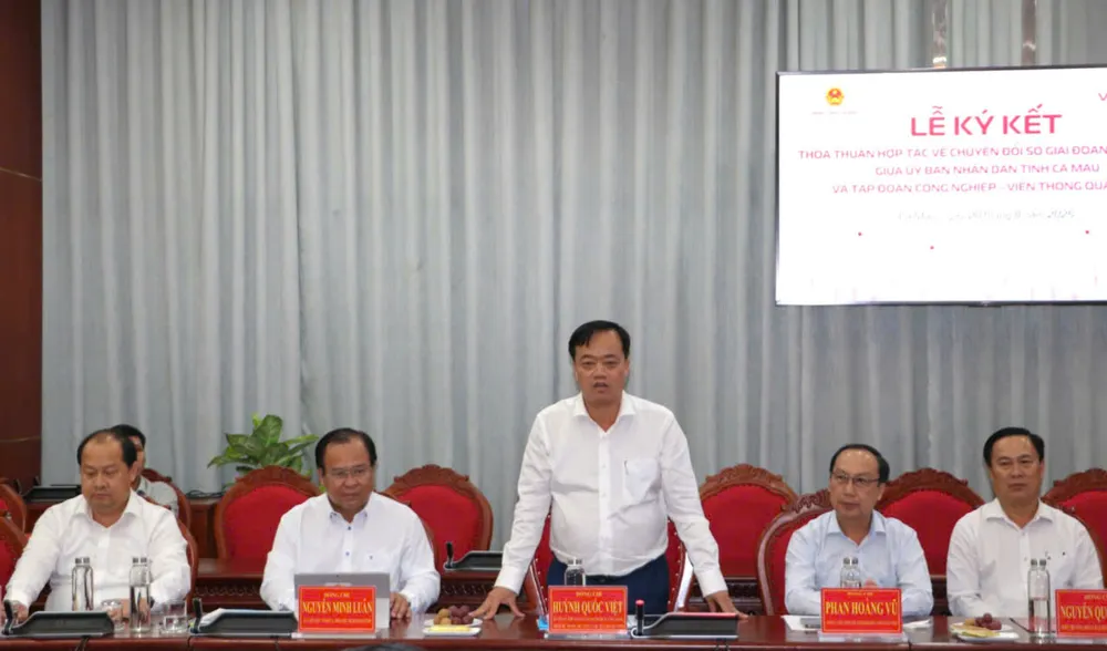 Standing Deputy Secretary of Ca Mau Provincial Party Committee Huynh Quoc Viet speaks at the signing ceremony f0c2082edac4529a0bd5.jpg