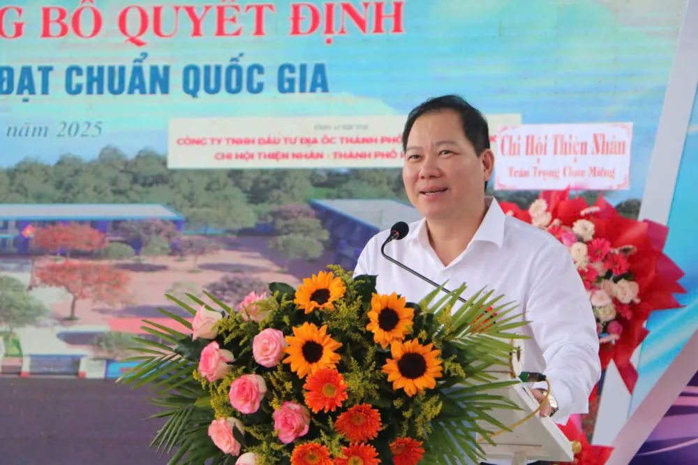 Ngoài khoản tài trợ 20 tỷ đồng, ông Bùi Mạnh Hưng công bố tài trợ 20 suất học bổng toàn phần (trị giá 2,4 tỷ đồng) cho học sinh Trường THCS - THPT Tân Bằng 7dc8e49d8eb505eb5ca4.jpg