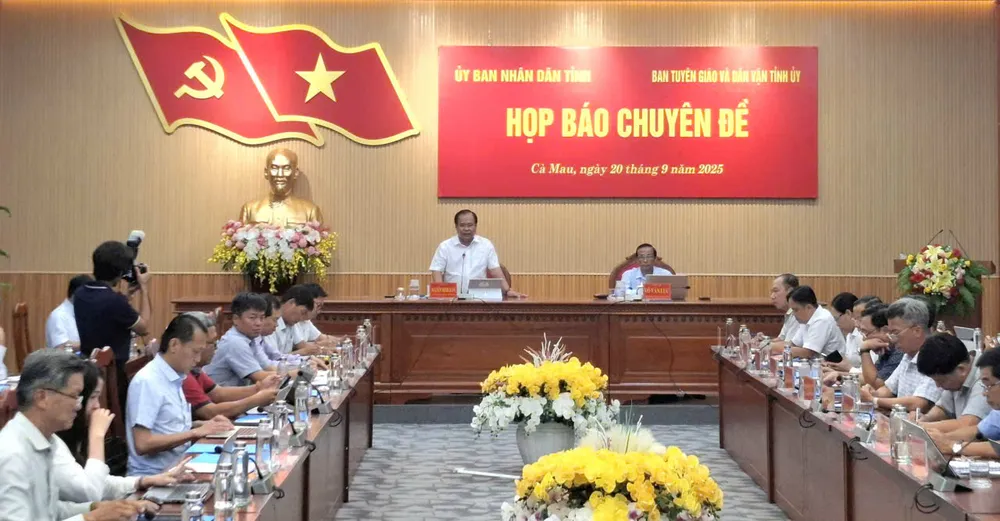 Quang cảnh buổi họp báo z7031878325995_713eca85c7d19f925eff912d4e7452c6.jpg