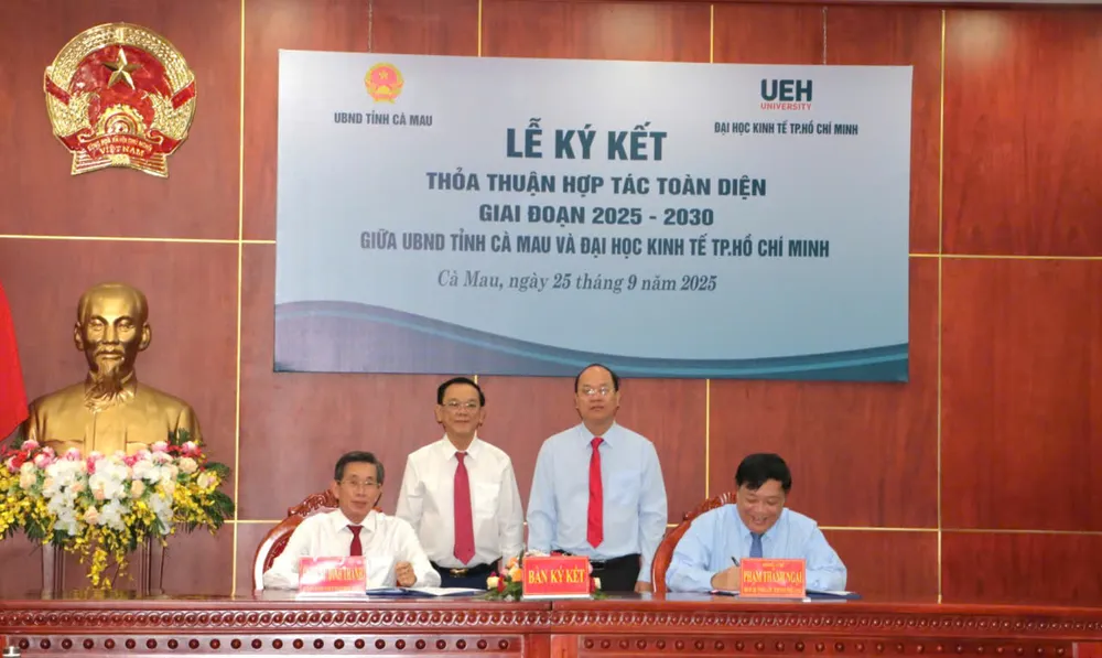 Ông Phạm Thành Ngại, Chủ tịch UBND tỉnh Cà Mau và GS.TS. Sử Đình Thành, Giám đốc Đại học Kinh tế TPHCM, ký kết thỏa thuận hợp tác toàn diện giai đoạn 2025-2030 be6634ff55d6df8886c7.jpg