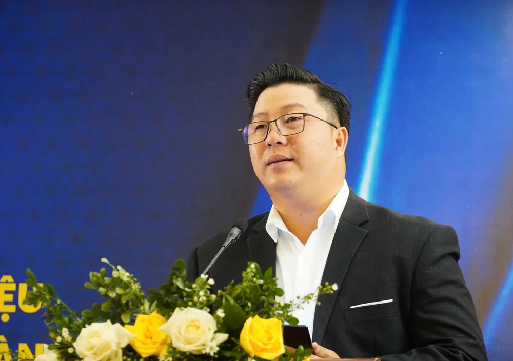 Ông Nguyễn Văn Phú phát biểu tại buổi lễ ký kết hợp tác. Ảnh: CHÚC LY 1e5b0aa727caaa94f3db.jpg