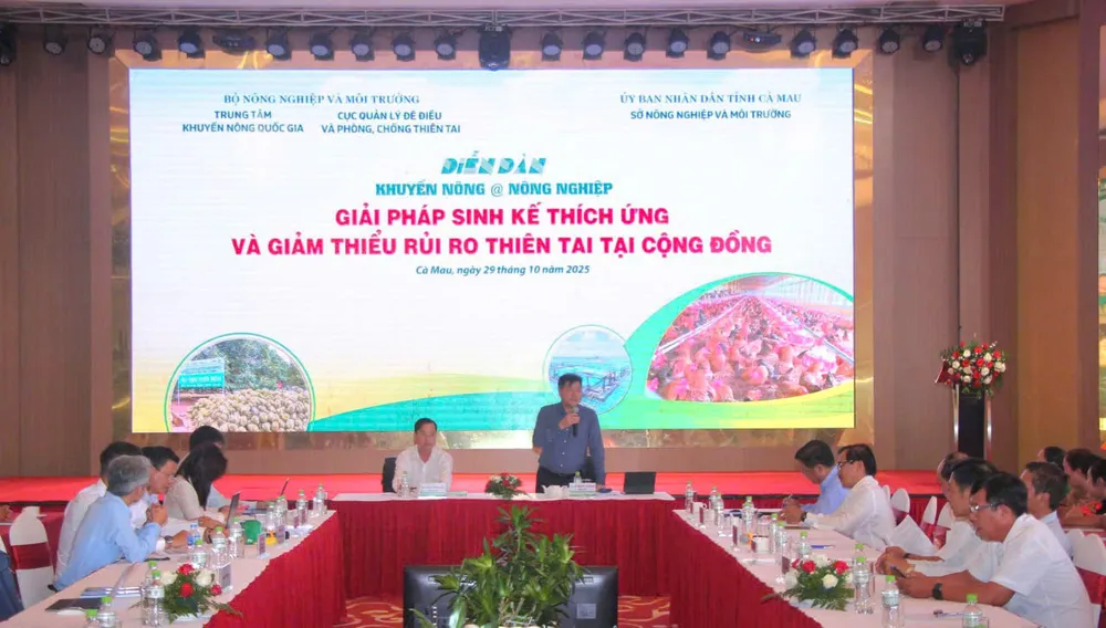 Quang cảnh diễn đàn c5ba79364899c5c79c88.jpg