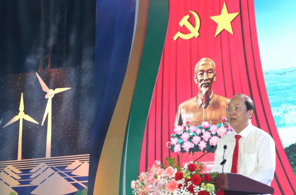 O secretário do Comitê Provincial do Partido de Ca Mau, Nguyen Ho Hai, discursa na reunião. 3743696963595600973.jpg