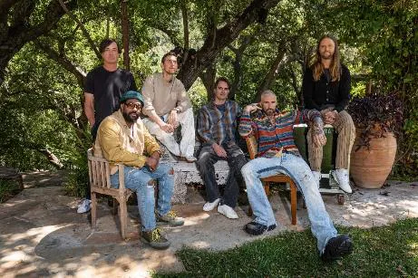 Maroon 5 từng được vinh danh tại Giải thưởng Truyền thông Môi trường