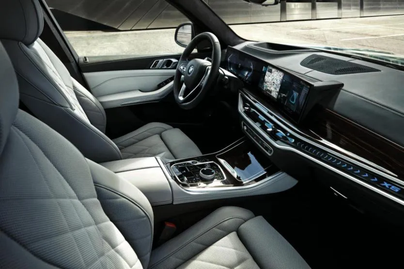 Màn hình trung tâm Curved Display mới