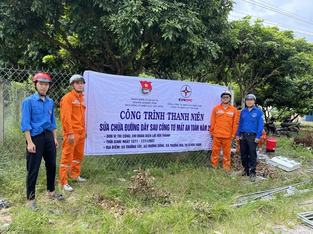 Sửa chữa đường dây sau công tơ mất an toàn cho các hộ dân tại TX Hòa Thành, tỉnh Tây Ninh evnspc2-2456.png