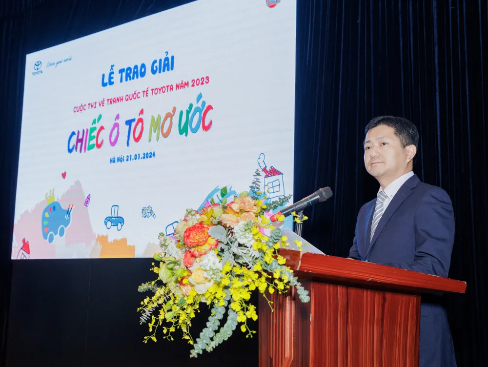 Ông Kei Nishikwa - Trưởng Khối Hành chính, Toyota Việt Nam phát biểu tại buổi lễ ong-kei-nishikwa-truong-khoi-hanh-chinh-toyota-viet-nam-phat-bieu-tai-buoi-le-6558.jpg