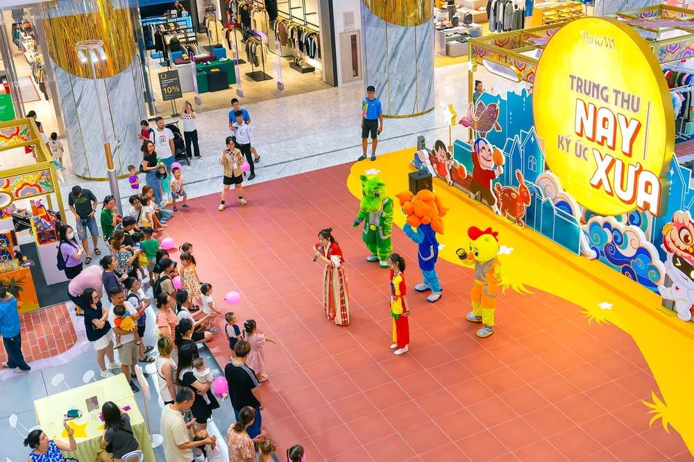 Không khí lễ hội sôi động tại hệ thống TTTM Thiso Mall