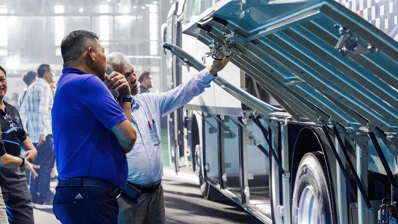 Các nhà phân phối xe bus Mercedes-Benz tại Singapore, Malaysia, Philippines và khách hàng tại Thái Lan tham quan và trải nghiệm lái thử xe Picture6.png