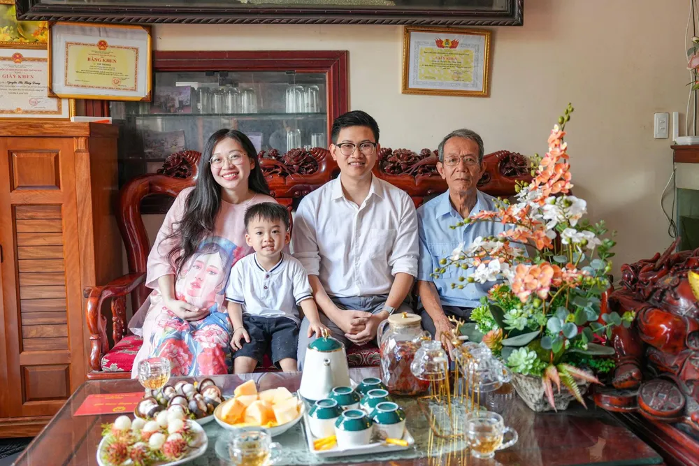 Gia đình anh Nguyễn Bá Quyền trúng xe VF 3 ngay trước khi đón thành viên mới Anh 3 (11)(1).jpg