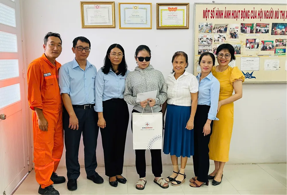 Thăm hỏi và tặng quà cho các bé khiếm thị tại Hội người mù Thành phố Phú Mỹ Picture2.png