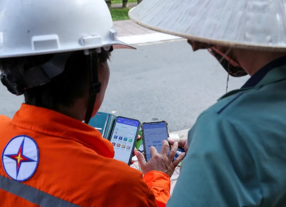 CBCNV EVNSPC hướng dẫn khách hàng cài đặt App CSKH để theo dõi trực tuyến, đăng ký các dịch vụ điện qua thiết bị điện thoại thông minh Picture5.png