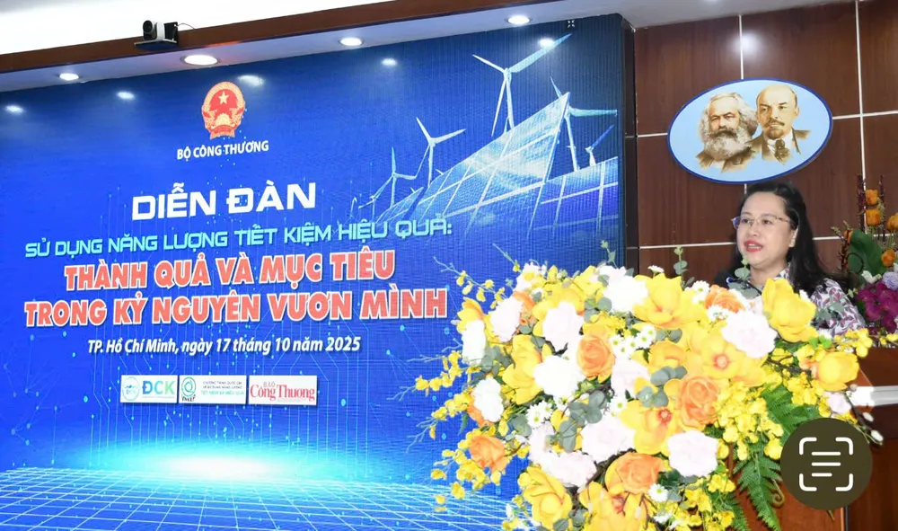Bà Đỗ Thị Minh Trâm – Phó Cục trưởng Cục Đổi mới sáng tạo, chuyển đổi xanh và Khuyến công (Bộ Công thương) - phát biểu tại diễn đàn DIỄN ĐÀN 1.jpg