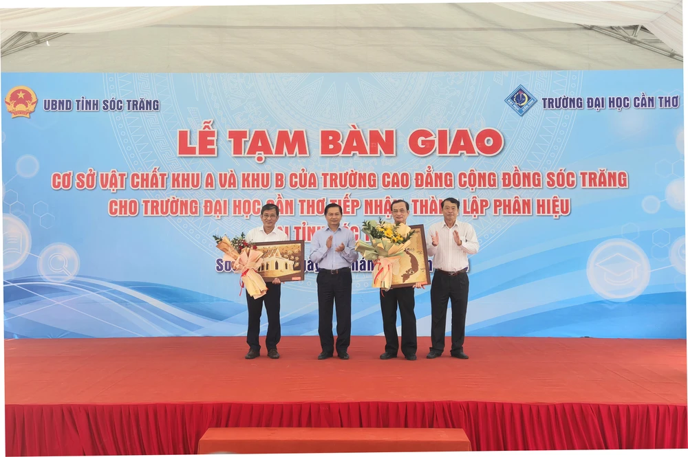 UBND tỉnh Sóc Trăng ký kết tạm bàn giao cơ sở vật chất cho phân hiệu Trường Đại học Cần Thơ