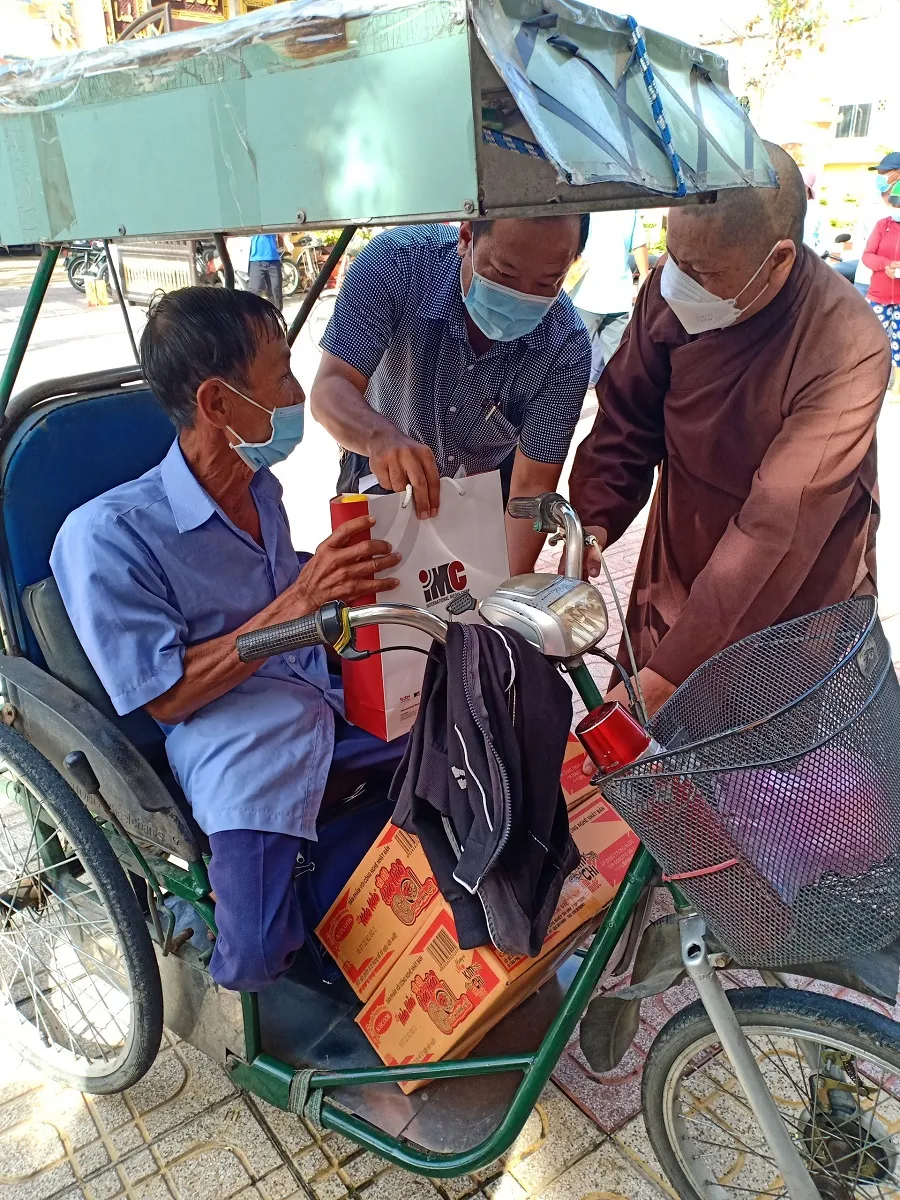 Tập đoàn IMC trao hàng nghìn phần quà thiết thực đến các hoàn cảnh cơ cực ở nhiều tỉnh thành ảnh 6