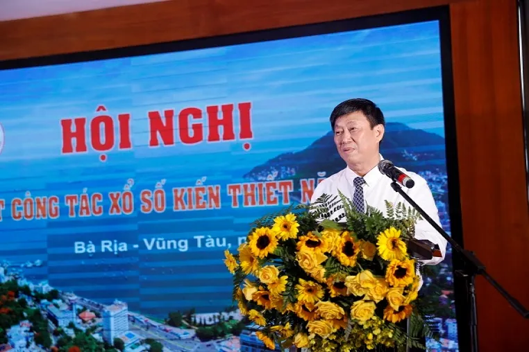 Ông Dương Minh Tú - Chủ tịch kiêm Giám đốc Công ty TNHH MTV Xổ số kiến thiết Bà Rịa - Vũng Tàu báo cáo tổng kết hoạt động kinh doanh năm 2022 và phương hướng nhiệm vụ năm 2023