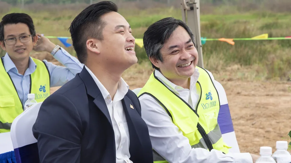 Ông Lê Viết Hiếu - Phó Tổng Giám đốc Thường trực và ông Trương Quang Nhật - Phó Tổng Giám đốc tại lễ khởi công