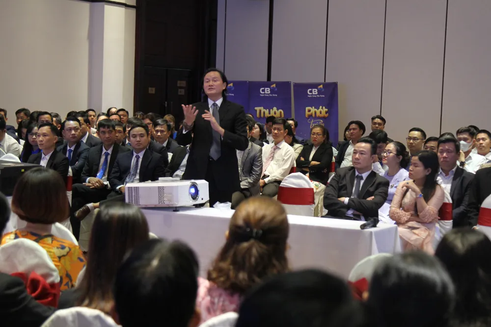 Ông Nguyễn Văn Tuân - Chủ tịch HĐTV CB đặt các câu hỏi, yêu cầu nghiêm khắc về quản trị rủi ro, tác nghiệp trong diễn đàn thảo luận tại hội nghị Ông Nguyễn Văn Tuân - Chủ tịch HĐTV CB đặt các câu hỏi, yêu cầu nghiêm khắc về quản trị rủi ro, tác nghiệp trong diễn đàn thảo luận tại hội nghị