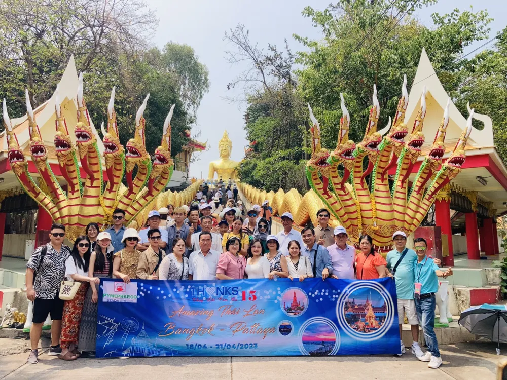 Đoàn Viếng chùa Wat Benchamabophit