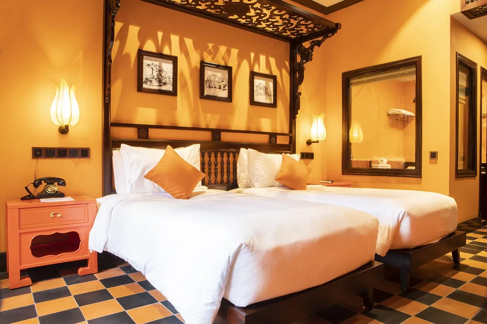 Mỗi bức tranh, mỗi vật dụng trang trí của Spatel d'Annam đều được bài trí một cách đầy tinh tế Mỗi bức tranh, mỗi vật dụng trang trí của Spatel d'Annam đều được bài trí một cách đầy tinh tế