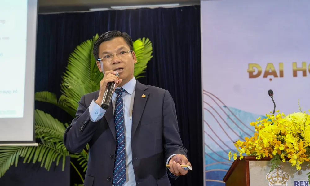 Ông Lê Văn Nam,Tổng Giám đốc Tập đoàn Xây dựng Hòa Bình chia sẽ với các cổ đông về việc tái cấu trúc toàn diện tập đoàn Ông Lê Văn Nam,Tổng Giám đốc Tập đoàn Xây dựng Hòa Bình chia sẽ với các cổ đông về việc tái cấu trúc toàn diện tập đoàn