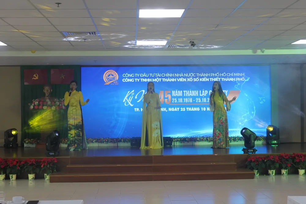 Tiết mục văn nghệ của CB-CNV Công ty chào mừng hội nghị