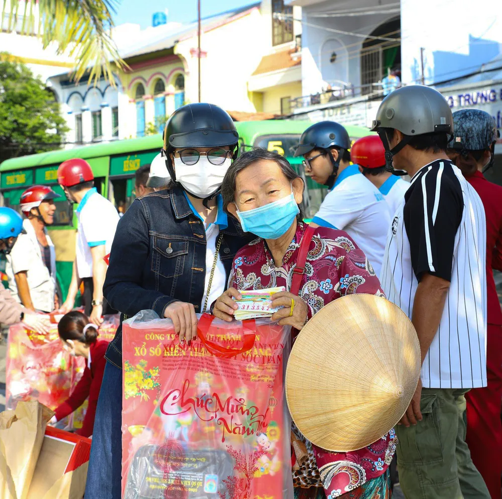 am-ap-mon-qua-cuoi-nam-3585.jpg