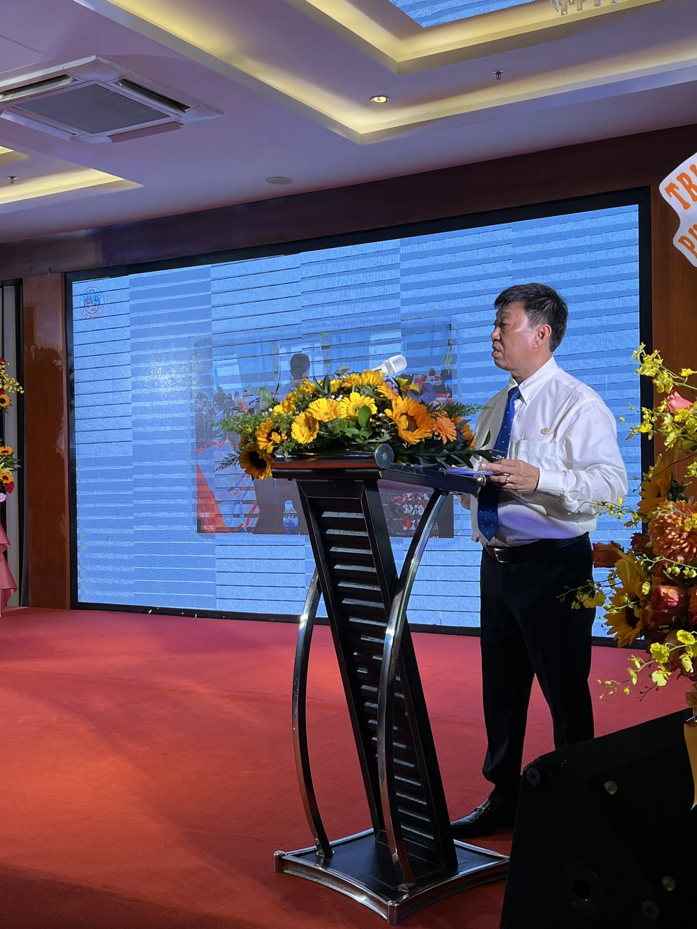 Ông Dương Minh Tú - Chủ tịch Công ty XSKT tỉnh BR-VT báo cáo kết quả kinh doanh tại hội nghị img-5157-5530.jpeg