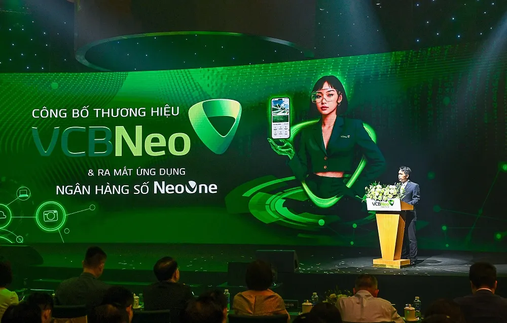 Ông Nguyễn Mạnh Hùng - Thành viên Hội đồng quản trị Vietcombank, Chủ tịch Hội đồng thành viên VCBNeo phát biểu chia sẻ về định hướng chiến lược, mục tiêu phát triển của VCBNeo 20250517_Le ra mat VCBNeo (2).jpg