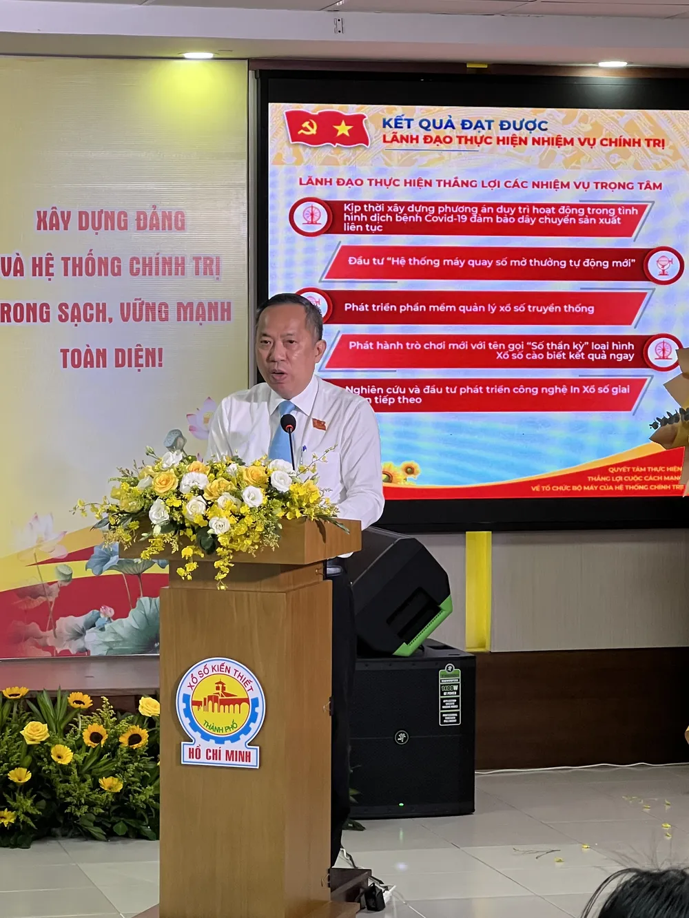 Đồng chí Trương Vĩnh Tùng, Bí thư Đảng bộ, Thành viên không chuyên trách HĐTV, Tổng Giám đốc Công ty trình bày Báo cáo chính trị tại Đại hội IMG_1390.jpeg