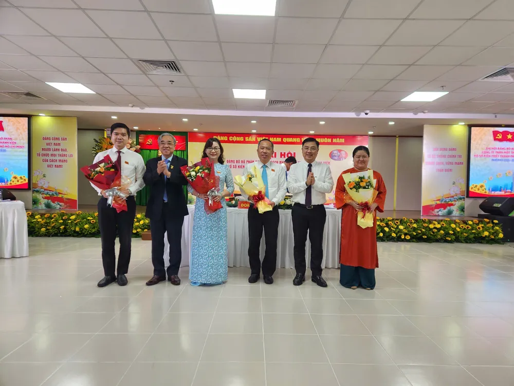 Ra mắt Ban chấp hành Đảng bộ Công ty TNHH Xổ số kiến thiết TP Hồ Chí Minh với 4 đồng chí. Đồng chí Trương Vĩnh Tùng, Thành viên không chuyên trách HĐTV, Tổng Giám đốc được tín nhiệm bầu làm Bí thư Đảng bộ công ty IMG_1396.jpeg