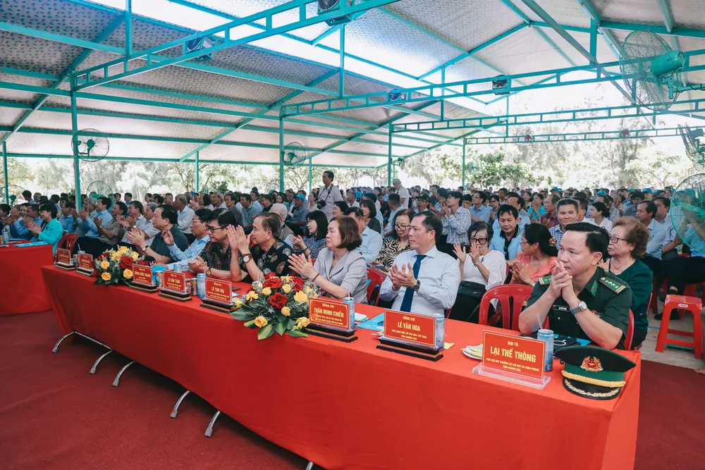 Đông đảo cộng đồng những người gắn bó với ngành nghề yến sào, người dân Khánh Hòa tham dự Lễ hội Yến sào Khánh Hòa Đông đảo cộng đồng những người gắn bó với ngành nghề yến sào, người dân Khánh Hòa tham dự Lễ hội Yến sào Khánh Hòa.jpeg