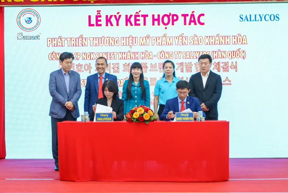 Lãnh đạo hai công ty chứng kiến lễ ký kết AD6A0252.JPG