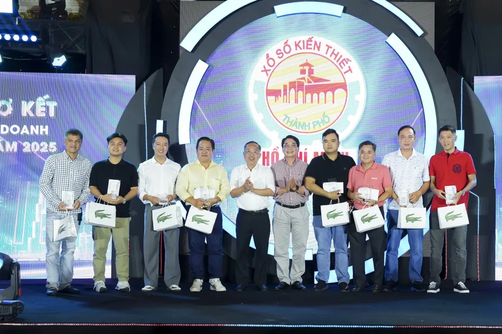Ban lãnh đạo Công ty Xổ số kiến thiết TP Hồ Chí Minh giao lưu với các đại lý xổ số tại hội nghị IMG_2842.JPG