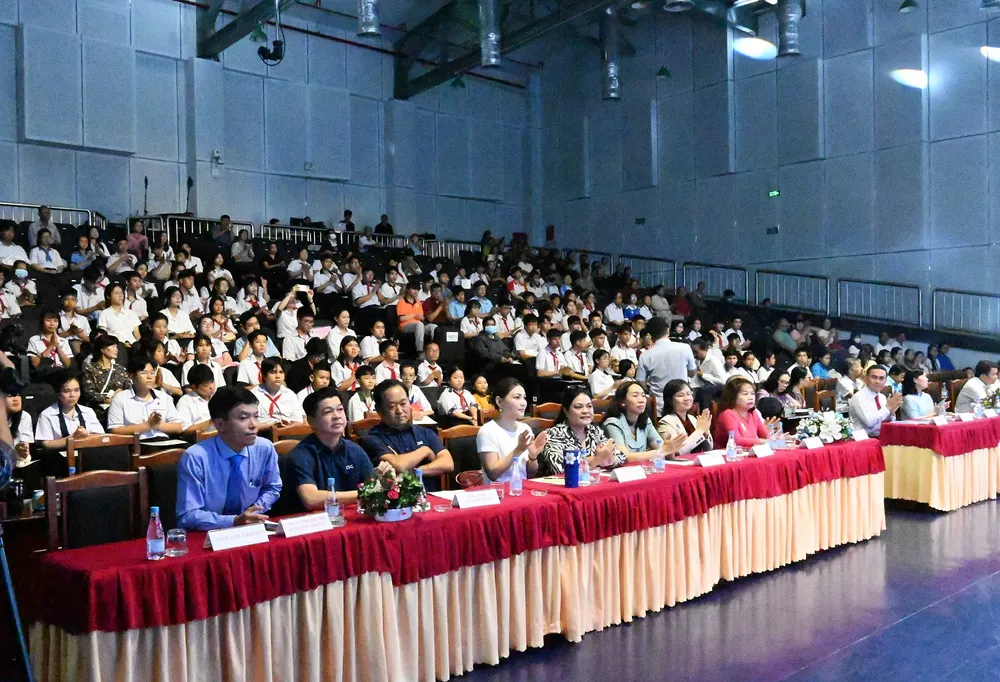 Toàn cảnh buổi trao học bổng Toàn cảnh buổi trao học bổng.JPG