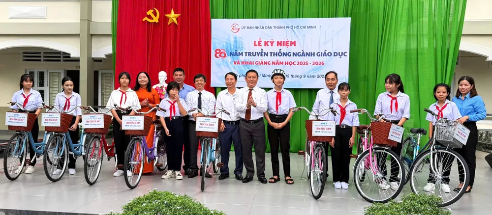 BWACO trao xe đạp cho học sinh nghèo trường THCS Trần Nguyên Hãn, xã Long Hải - TPHCM IMG_0208.jpeg